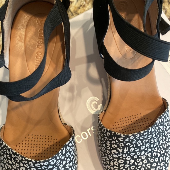 Corso Como super cute and comfortable wedge espadrilles! - Picture 8 of 9